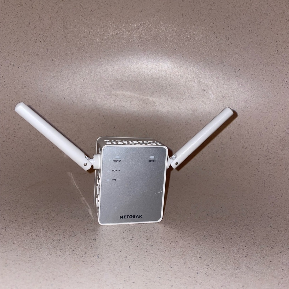 NETGEAR Wi-Fi Range Extender EX3700 - Coverage Up to 1000 Sq Ft